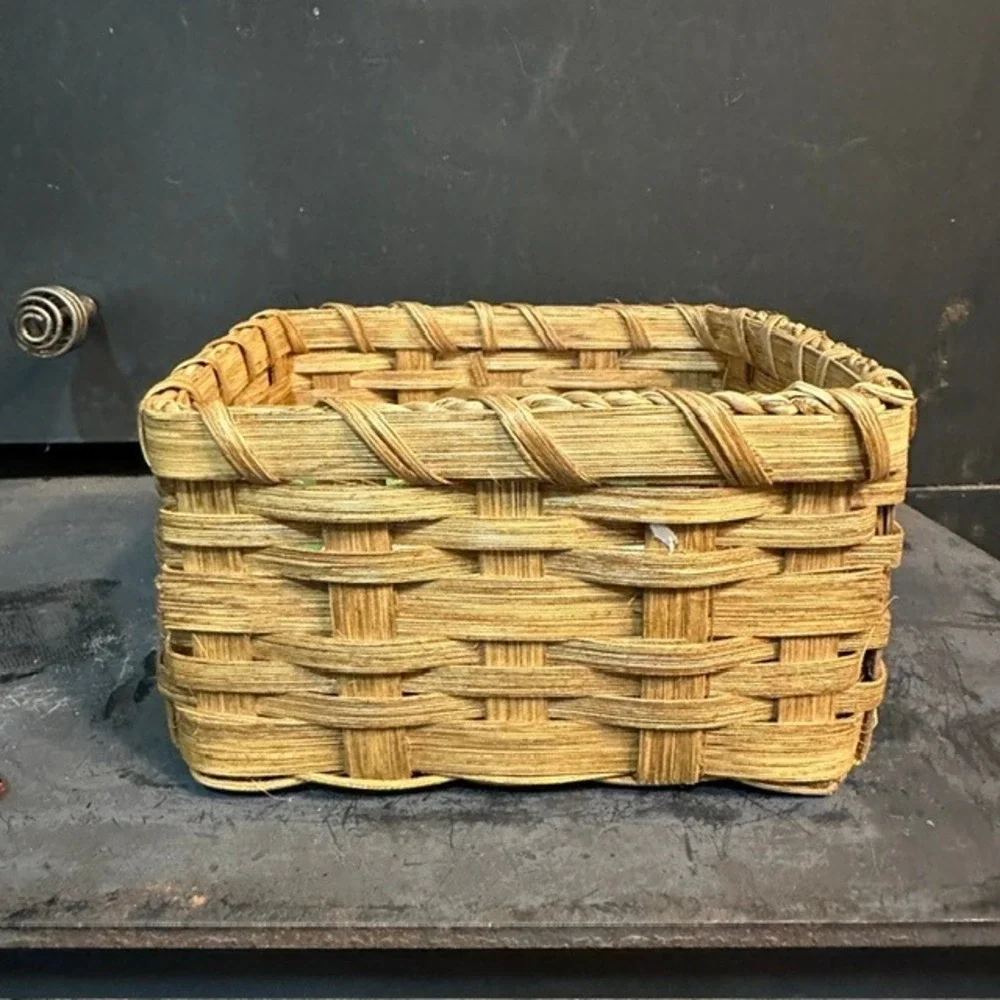 Mary Alice 1997 Handwoven Splint Wood Basket Cottagecore Napkin Holder Tan 8x6